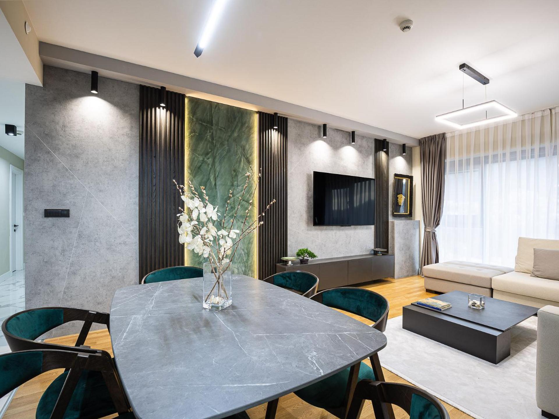 Urban Oasis 16th Floor Penthouse, Center, Free Private Parking *