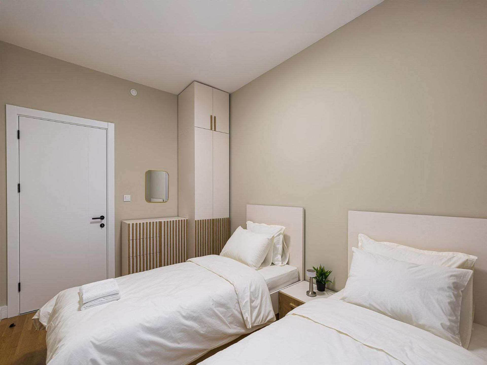 Urban Oasis 16th Floor Penthouse, Center, Free Private Parking