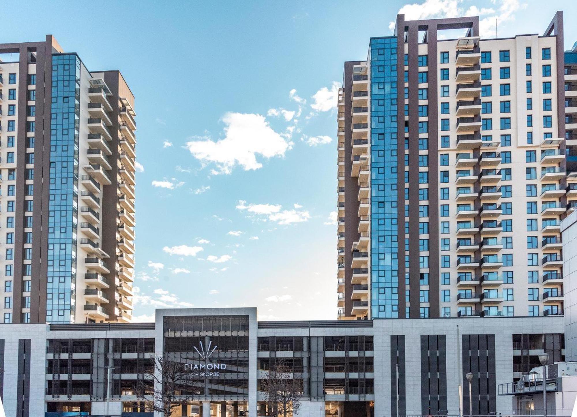 Urban Oasis 16th Floor Penthouse, Center, Free Private Parking Apartment